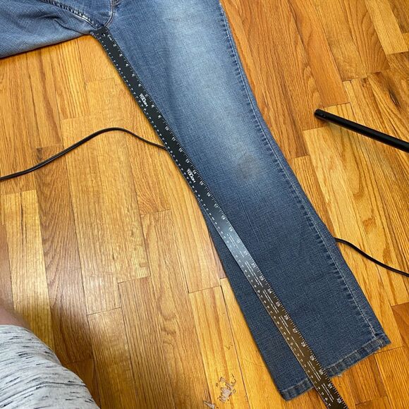 Levi's Jeans Women's 30x31 Blue Medium Wash USA VTG 518 Superlow Boot cut - Picture 15 of 16